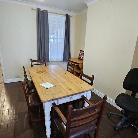 בוסטון Sherwood Terrace 3 Bedroom 1 Double Bed 4 Single Beds Entire Property Contractors Welcome מראה חיצוני תמונה